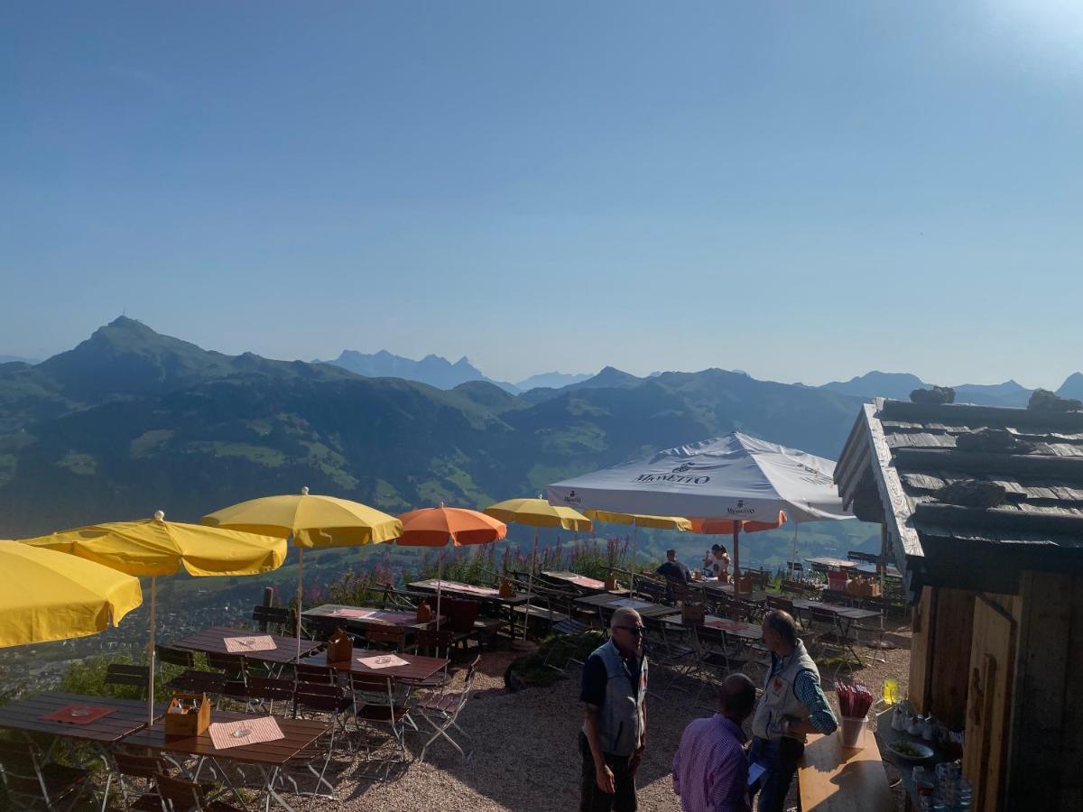 Hocheckhuette On Top Of The Kitzbuehel Hahnenkamm Mountain Exterior photo