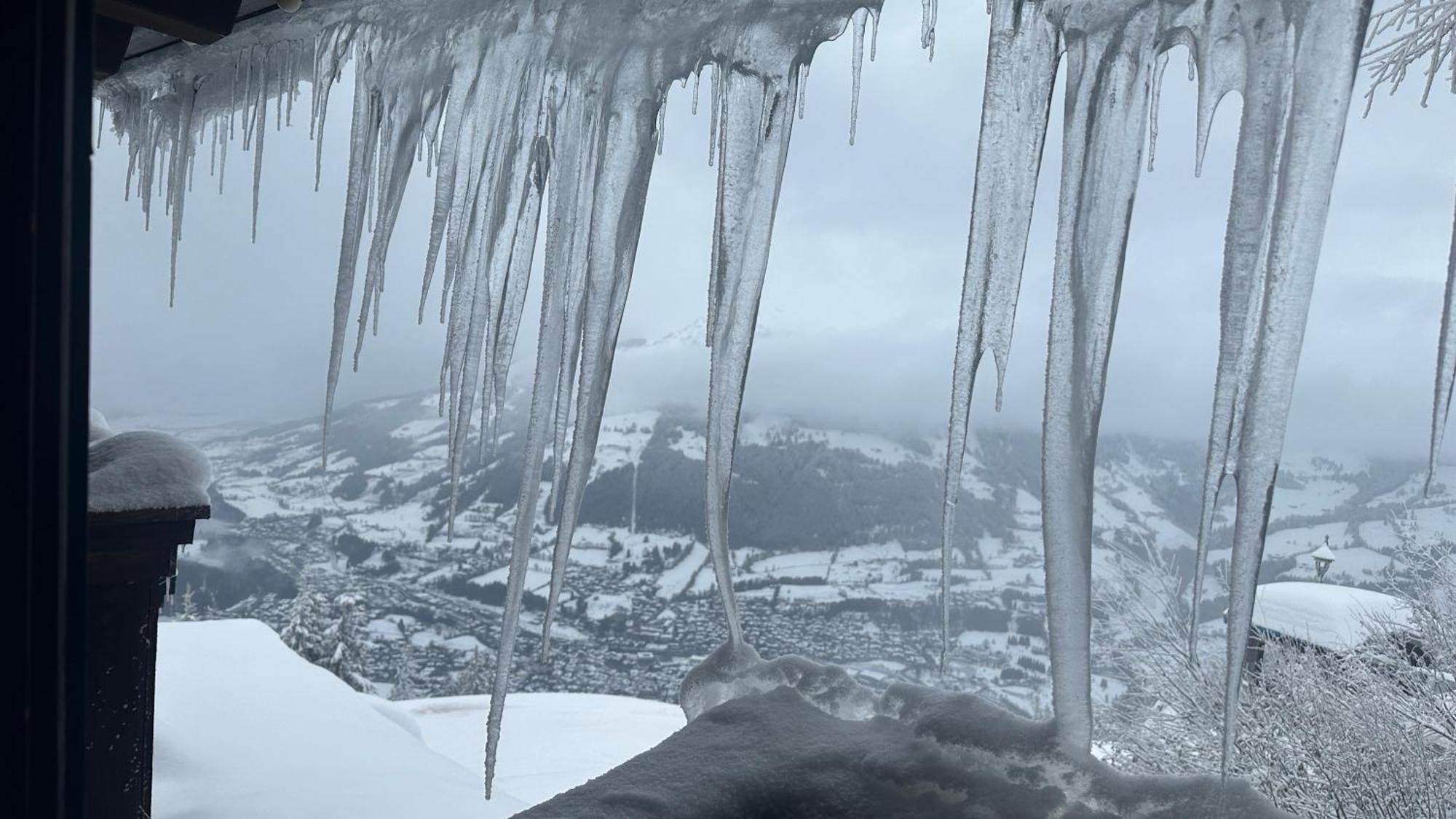 Hocheckhuette On Top Of The Kitzbuehel Hahnenkamm Mountain Exterior photo