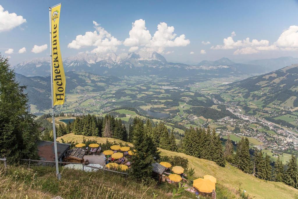 Hocheckhuette On Top Of The Kitzbuehel Hahnenkamm Mountain Exterior photo